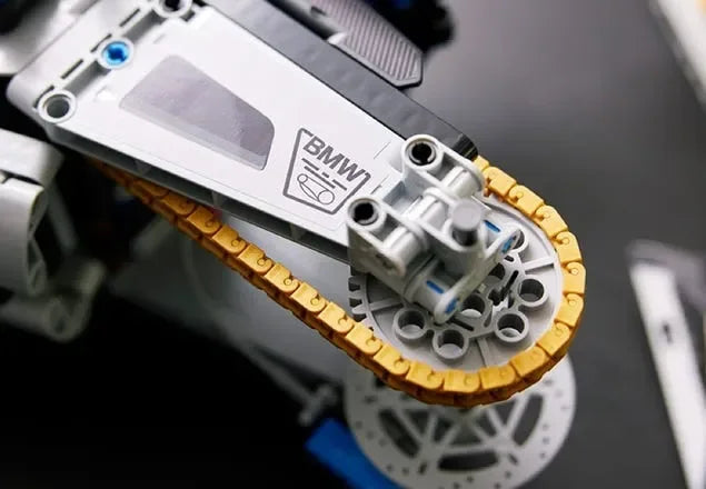 M 1000 RR (1920 PIECES)