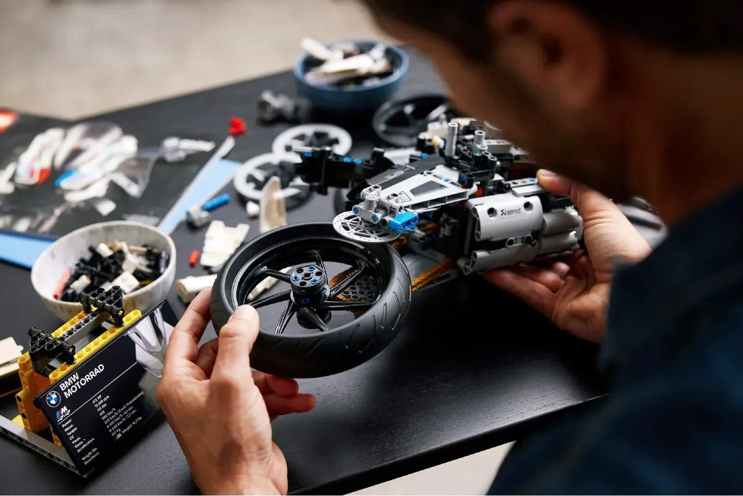 M 1000 RR (1920 PIECES)