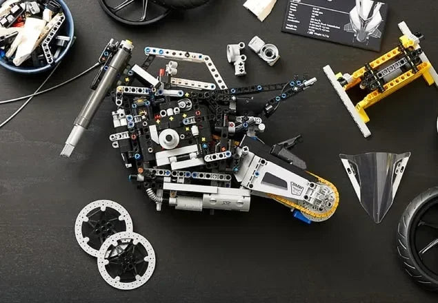 M 1000 RR (1920 PIECES)